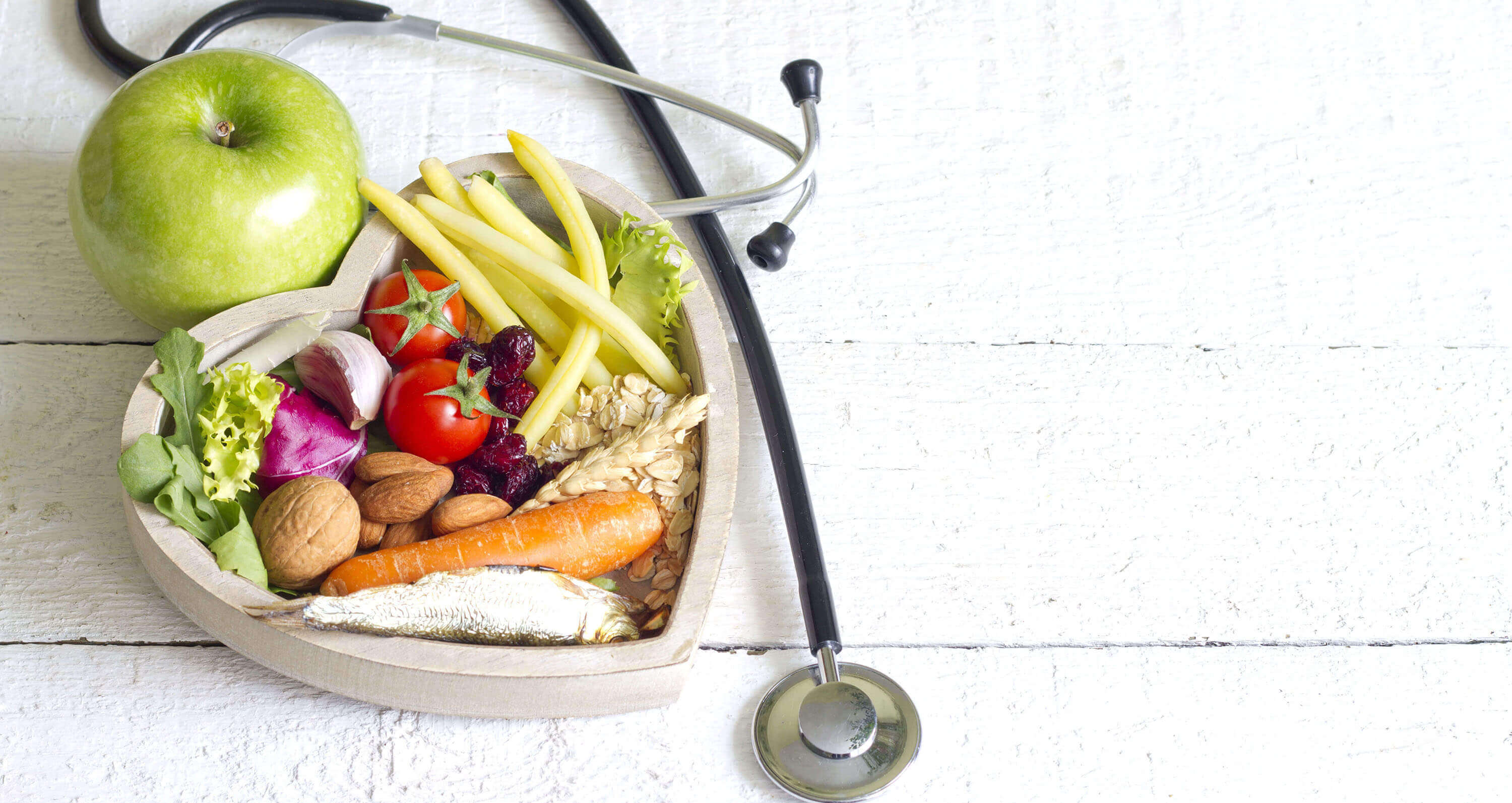 Herzförmige Gemüsebox mit Stethoskop