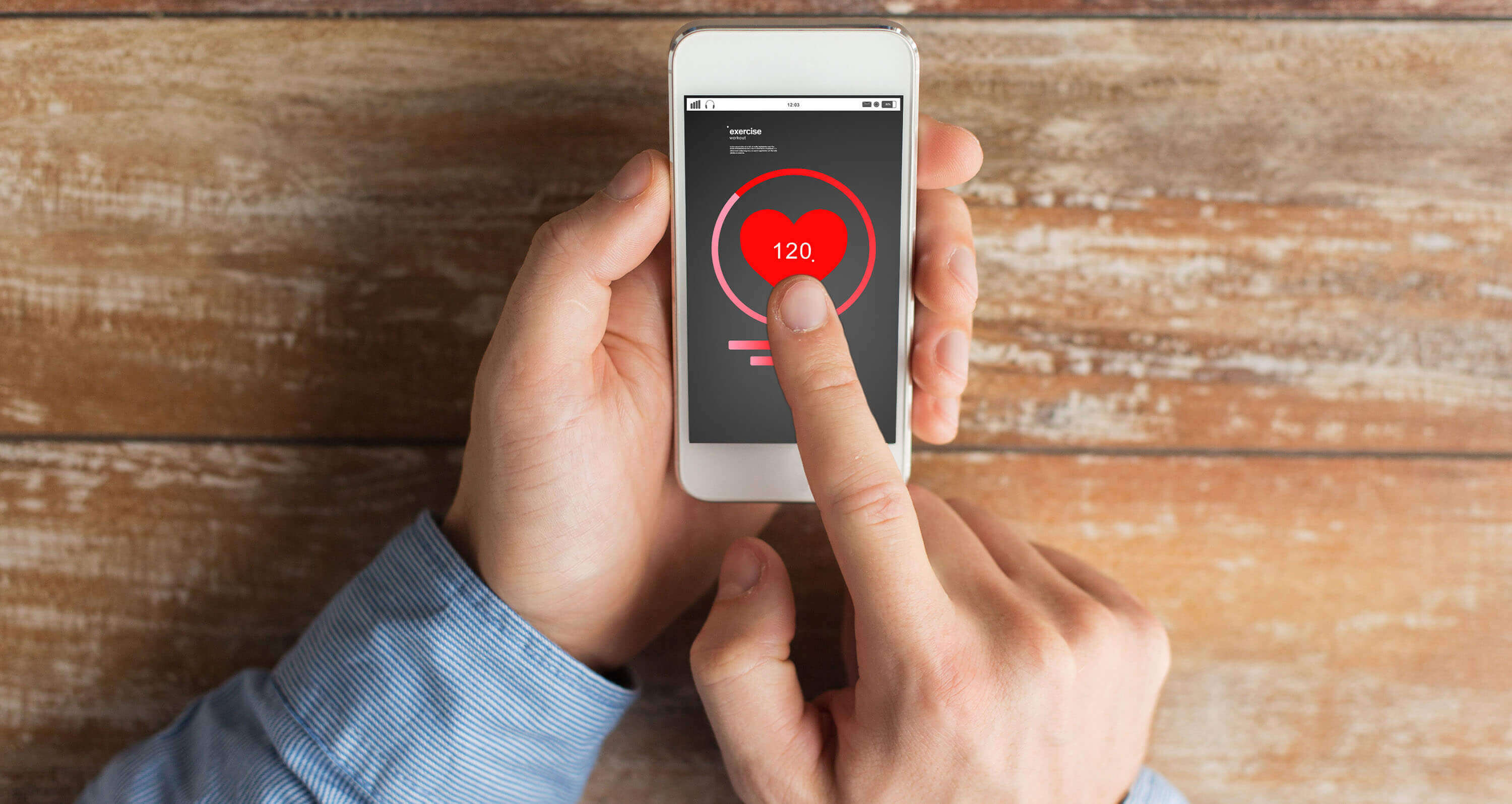 Finger tippt auf Handy