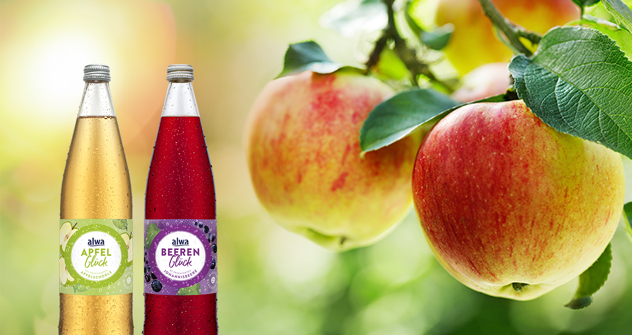 alwa Apfelschorle und Apfel-Kirsch-Schorle mit Äpfeln am Baum